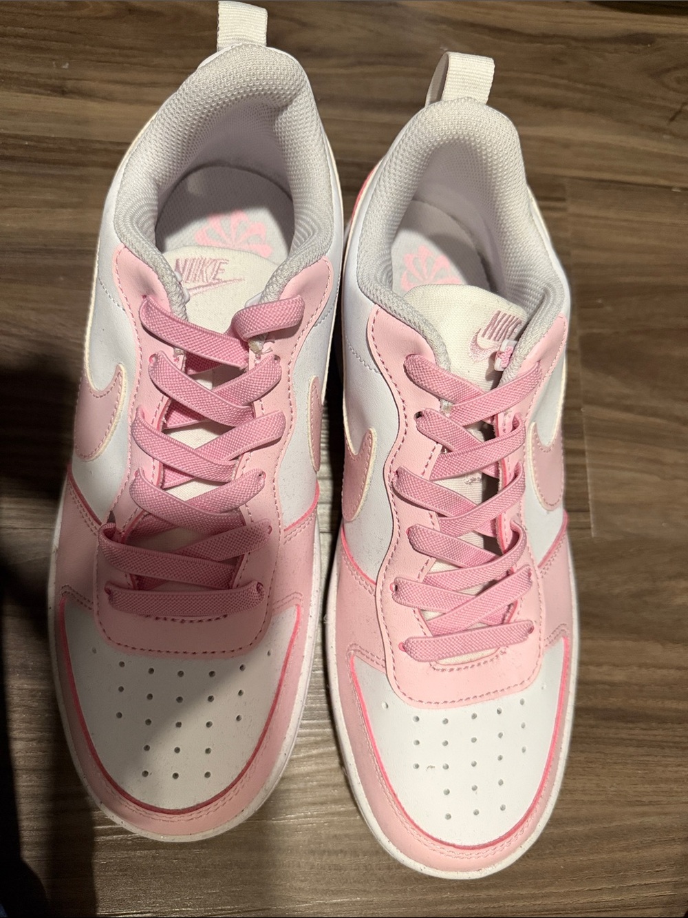 Nike Kids White and Pink Low-Top Sneakers